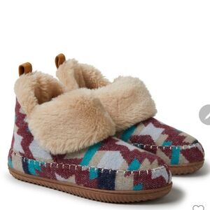 Dearfoams  Womens Multicolor Patterned Slippers Cabernet